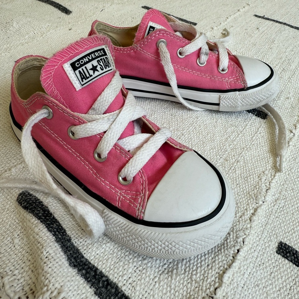 Perfect Pink 🩷 CONVERSE for Lil Girls Sz 9